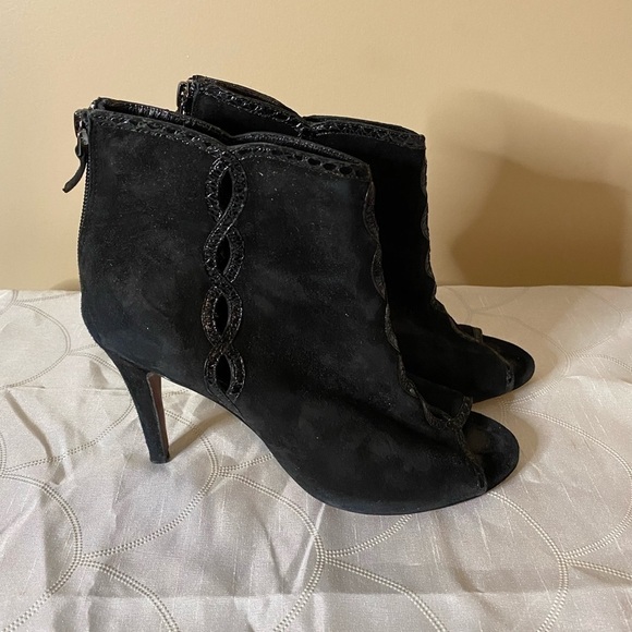 Ellie Tahari Suede Peep Toe Stiletto Heel - Picture 2 of 13